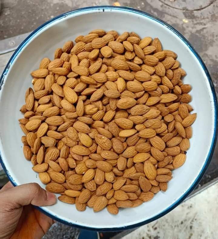 Premium Badamgiri (Almond Kernels) – Crunchy, Fresh & Nutrient-Rich Almonds (1Kg)