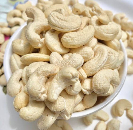 Premium Kaju Sabut (Whole Cashews) – Fresh, Crunchy & Delicious Dry Fruits 1Kg