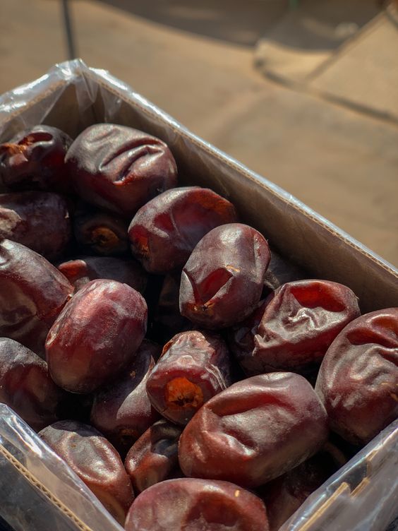 Premium Dates (Khajoor) – Fresh, Naturally Sweet & Energy-Rich Dry Fruits 500g