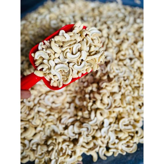 Premium Kaju 2 Piece (Cashew Splits) – Fresh, Crunchy & Budget-Friendly Cashews 1Kg