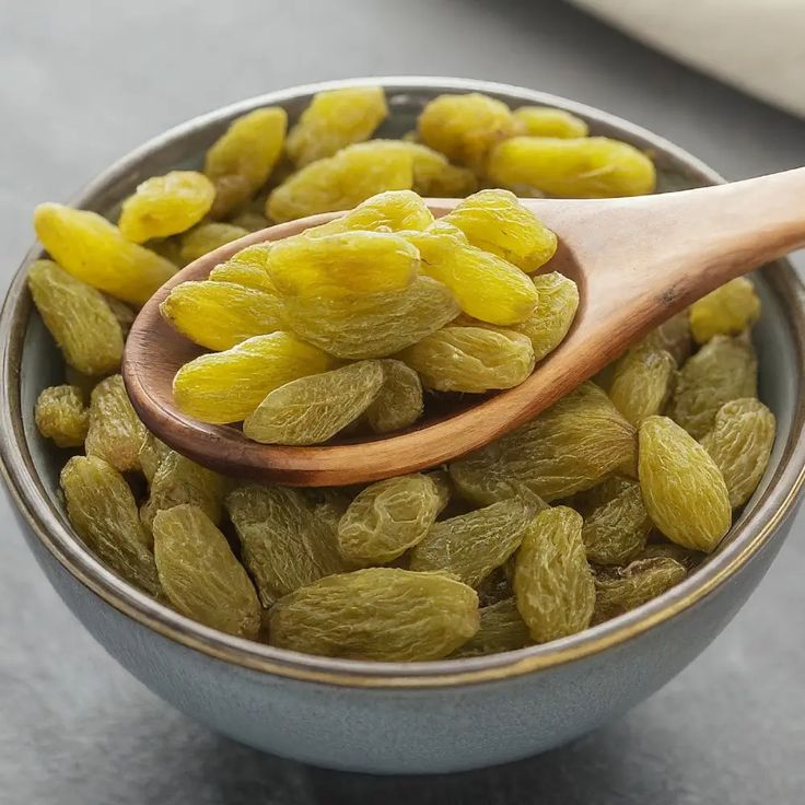 Premium Natural Raisins (Kishmish) – Sweet, Fresh & Nutrient-Rich Dry Fruits 500g